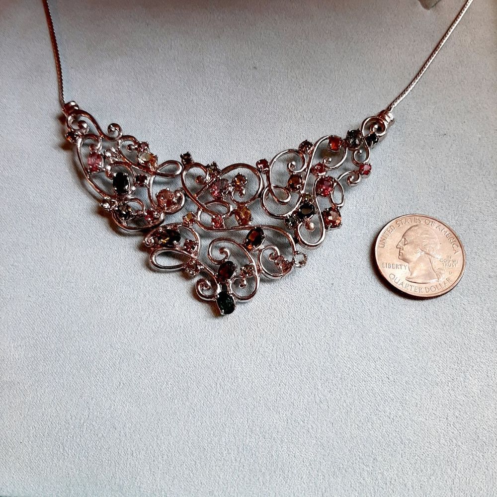 Intricate pattern Necklace - Picture 3 of 3